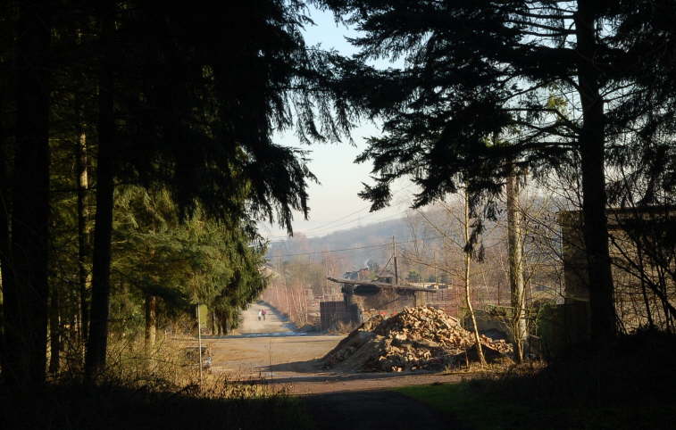 Bassenheimer Wald, Blick auf das Gelnde der Firma Schnuch <Bild 03 von 17>