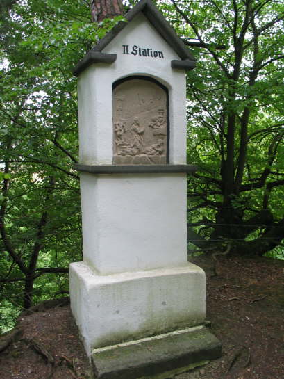 12 - 1662 lie Johann Lothar Waldbott auf dem Karmelenberg einen Kreuzweg mit 7 Stationen (Fufllen) errichten